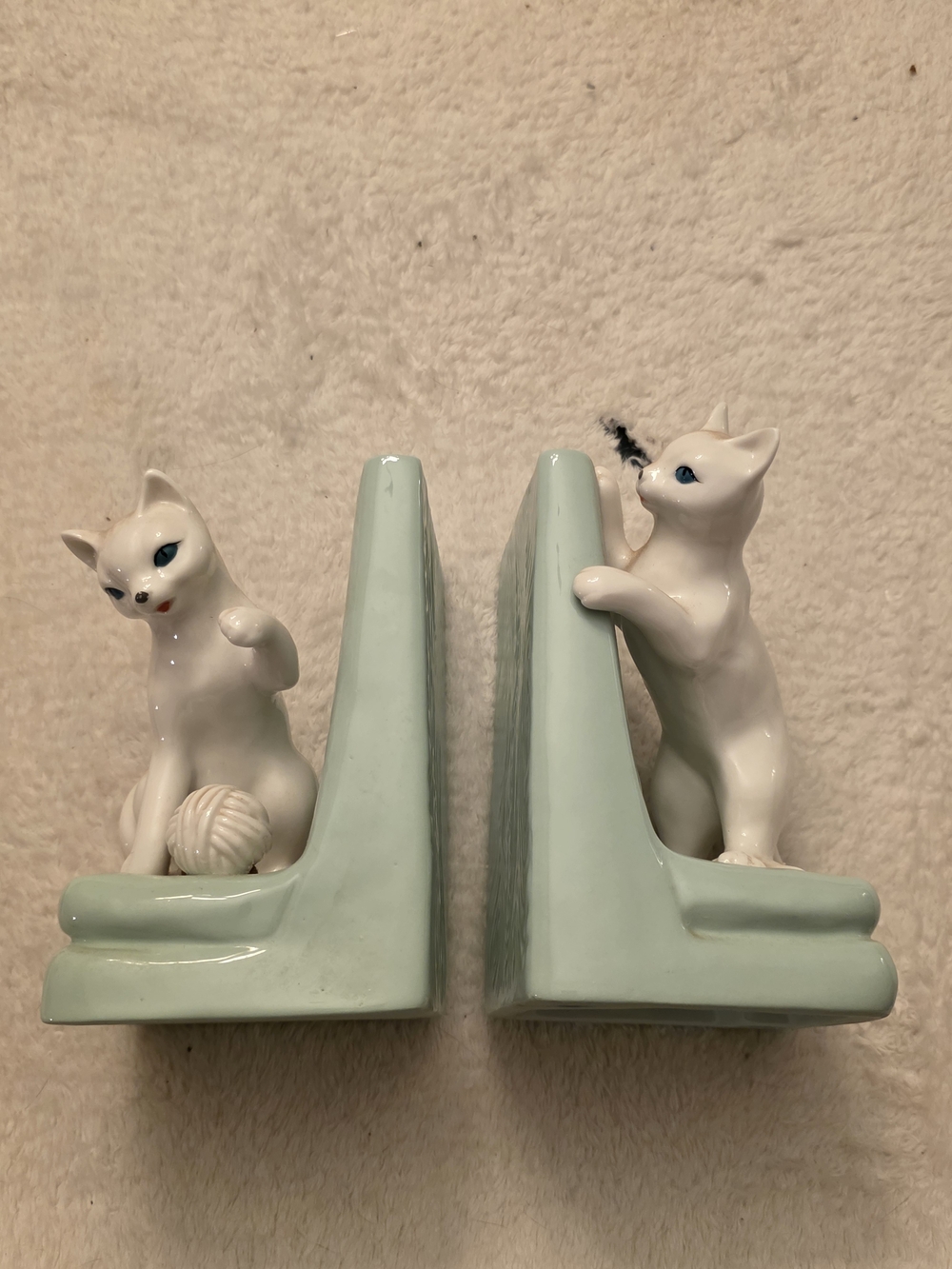 RARE Toyo Mint Green Ceramic Cat Bookends with White Kittens